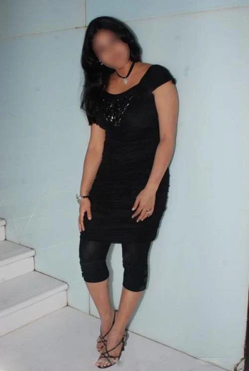 Call Girls Arera Colony
